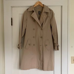 Classic Gap belted trench coat, size 4